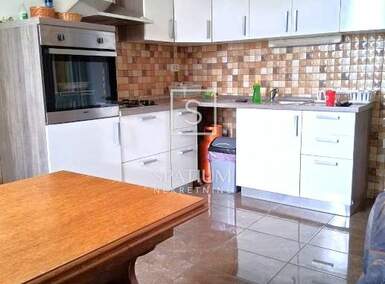 Trosoban stan, Rijeka, Centar, prodaja, 220000 €, 67 m2
