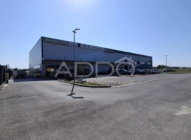 Poslovni prostor, Valpovo, prodaja, 1400000 €, 1655 m2