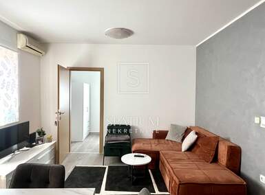 Trosoban stan, Pula, najam, 1000 €, 53 m2