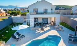 Kuca, Novi Vinodolski, prodaja, 927000 €, 302 m2