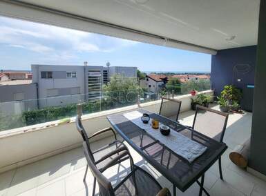 Trosoban stan, Novigrad, prodaja, 330000 €, 89 m2