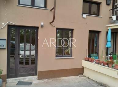 Poslovni prostor, Rijeka, Krimeja, najam, 650 €, 30 m2