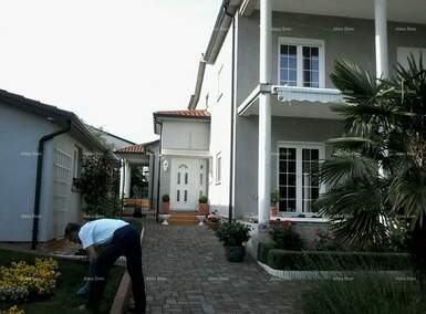 Kuca, Umag, prodaja, 600000 €, 320 m2