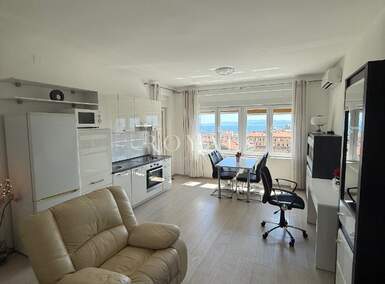 Dvosoban stan, Rijeka, Centar, najam, 900 €, 52 m2