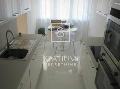 Trosoban stan, Opatija, Opatija - Centar, najam, 1100 €, 68 m2