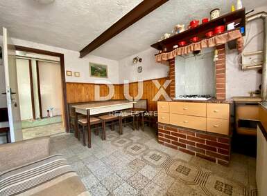 Trosoban stan, Pula, Centar, prodaja, 270000 €, 109 m2