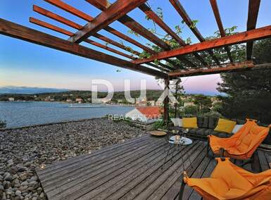 Kuca, Šibenik, Zlarin, prodaja, 695000 €, 168 m2