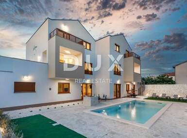 Kuca, Kaštela, Kaštel Lukšić, prodaja, 2000000 €, 450 m2