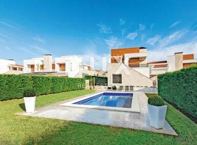 Kuca, Poreč, prodaja, 680000 €, 150 m2