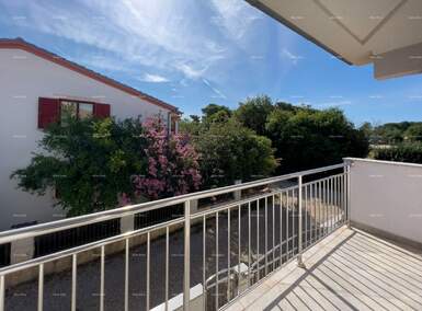 Kuca, Pula, prodaja, 600000 €, 220 m2