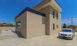 Kuca, Pula, Loborika, prodaja, 850000 €, 350 m2