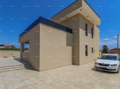 Kuca, Pula, Loborika, prodaja, 850000 €, 350 m2