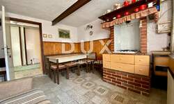 Trosoban stan, Pula, Centar, prodaja, 270000 €, 109 m2