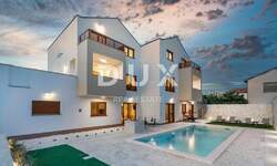 Kuca, Kaštela, Kaštel Lukšić, prodaja, 2000000 €, 450 m2