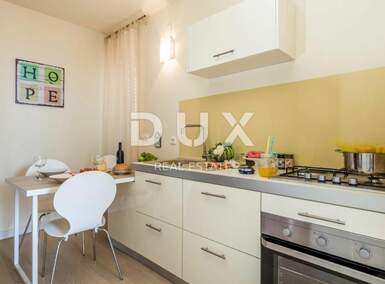 Trosoban stan, Novalja, prodaja, 170000 €, 60 m2