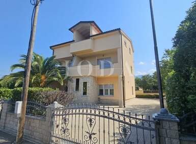 Trosoban stan, Crikvenica, Jadranovo, prodaja, 400000 €, 150 m2