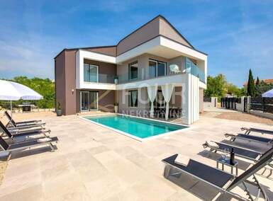 Kuca, Vrbnik, prodaja, 695000 €, 175 m2