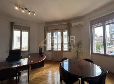 Poslovni prostor, Pula, Centar, najam, 800 €, 56 m2