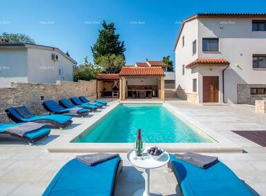 Kuca, Premantura, prodaja, 1250000 €, 370 m2