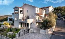 Kuca, Dobrinj, Klimno, prodaja, 985000 €, 266 m2