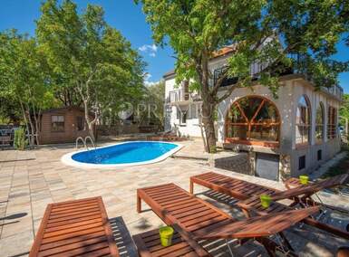 Kuca, Punat, prodaja, 590000 €, 270 m2