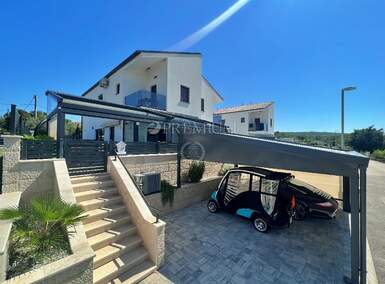 Kuca, Malinska-Dubašnica, Malinska, prodaja, 550000 €, 104 m2