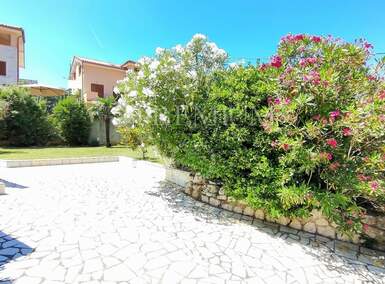 Trosoban stan, Dobrinj, Šilo, prodaja, 330000 €, 56 m2