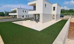 Kuca, Krk, prodaja, 850000 €, 165 m2