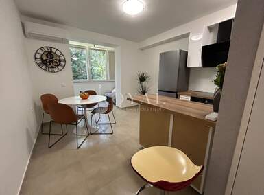 Dvosoban stan, Rijeka, Donja Vežica, najam, 750 €, 55 m2