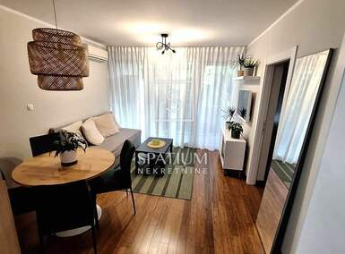 Trosoban stan, Rijeka, Donja Vežica, najam, 800 €, 52 m2