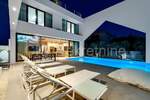 Kuca, Supetar, prodaja, 1300000 €, 366 m2