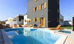Kuca, Fažana, Valbandon, prodaja, 780000 €, 350 m2