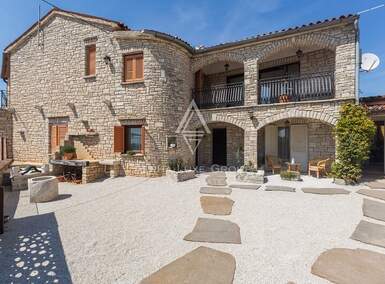 Kuca, Poreč, prodaja, 385000 €, 323 m2
