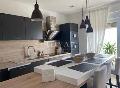 Trosoban stan, Rijeka, Trsat, najam, 1390 €, 67 m2