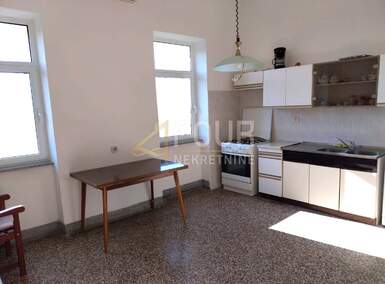 Trosoban stan, Pula, Centar, prodaja, 190000 €, 66 m2