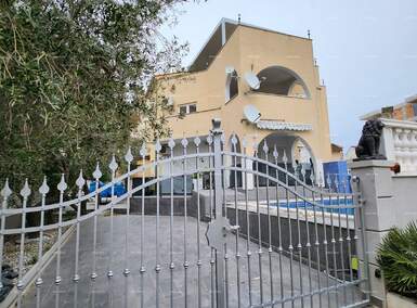 Dvosoban stan, Medulin, prodaja, 380000 €, 142 m2