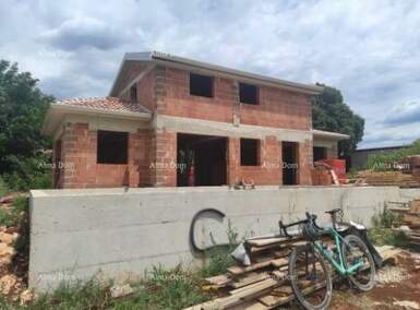 Kuca, Tinjan, prodaja, 280000 €, 156 m2