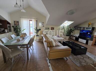Cetvorosoban stan, Cres, prodaja, 425500 €, 131 m2