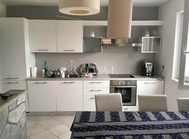 Trosoban stan, Krk, prodaja, 345000 €, 75 m2