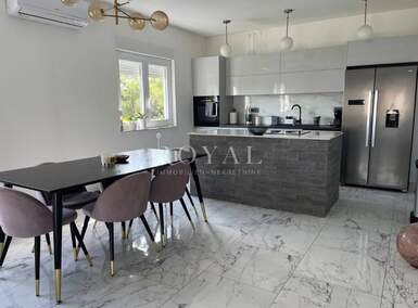 Trosoban stan, Čavle, najam, 800 €, 50 m2