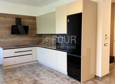 Dvosoban stan, Rijeka, Trsat, najam, 1700 €, 90 m2