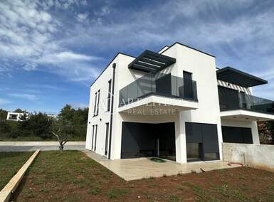Kuca, Novigrad, prodaja, 590000 €, 125 m2