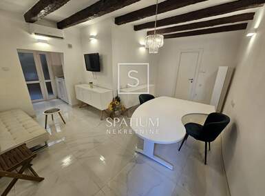 Poslovni prostor, Malinska-Dubašnica, Malinska, najam, 1000 €, 28 m2