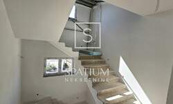 Trosoban stan, Novi Vinodolski, prodaja, 410000 €, 87 m2