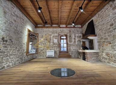 Poslovni prostor, Pula, Centar, najam, 840 €, 36 m2