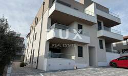 Trosoban stan, Kolan, Mandre, prodaja, 305000 €, 87 m2