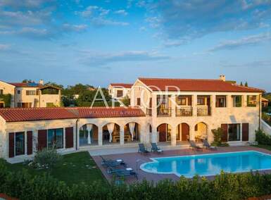 Kuca, Poreč, prodaja, 880000 €, 250 m2