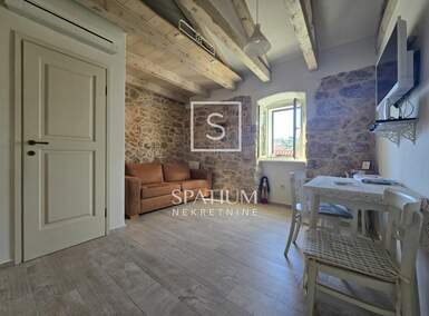 Kuca, Vrbnik, prodaja, 450000 €, 190 m2