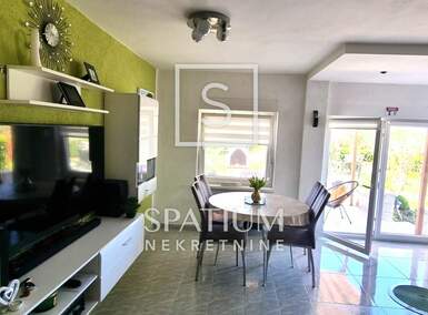 Trosoban stan, Poreč, prodaja, 228000 €, 68 m2