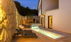 Kuca, Vrbnik, prodaja, 1560000 €, 410 m2